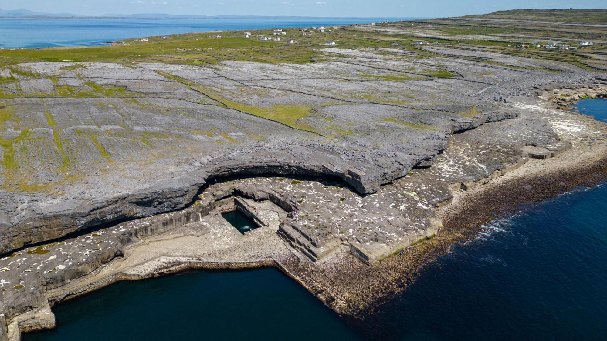 Aran Walkers Lodge Inis Mor Exterior photo