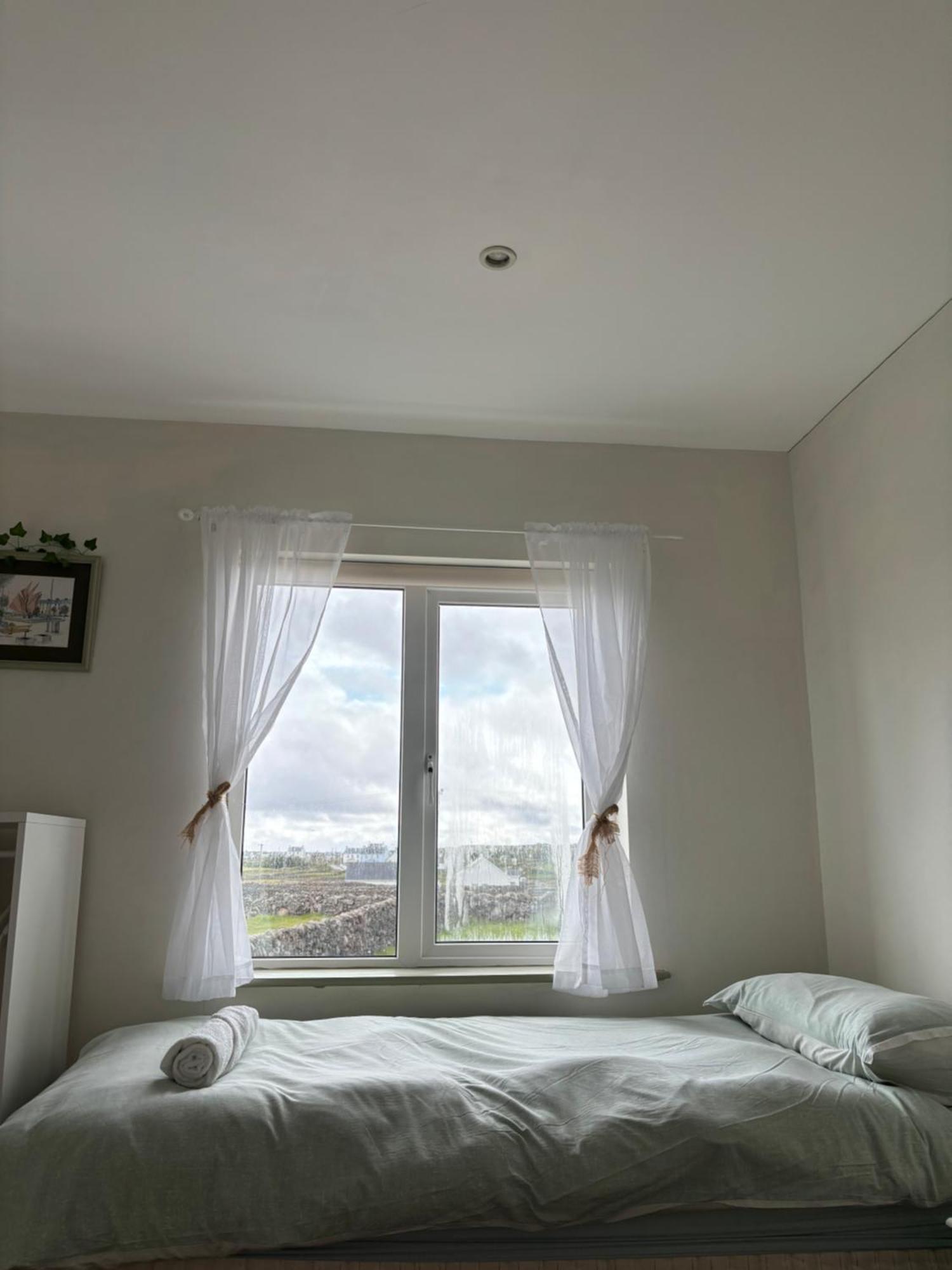 Aran Walkers Lodge Inis Mor Exterior photo