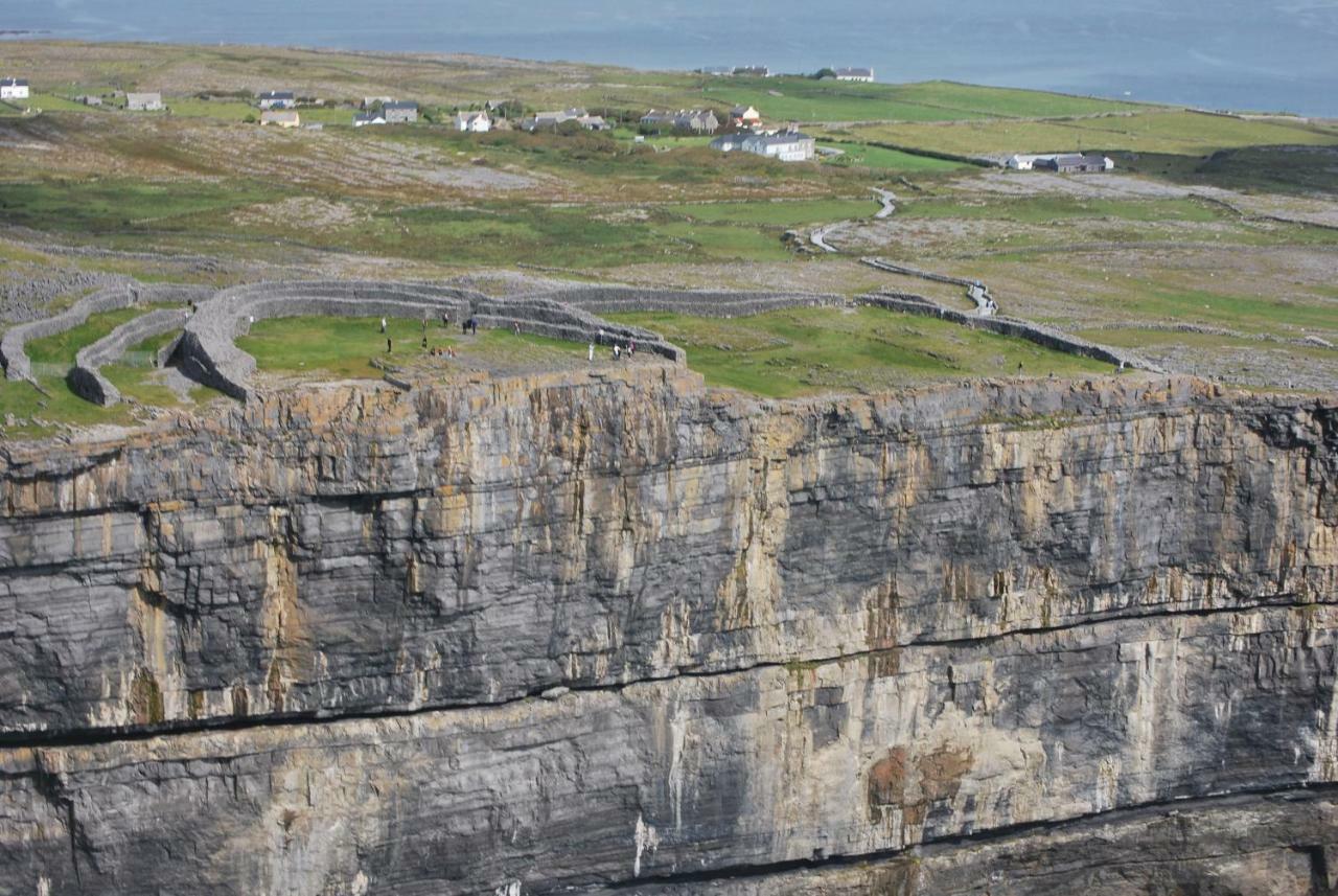 Aran Walkers Lodge Inis Mor Exterior photo