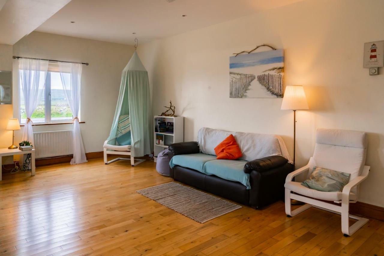 Aran Walkers Lodge Inis Mor Exterior photo