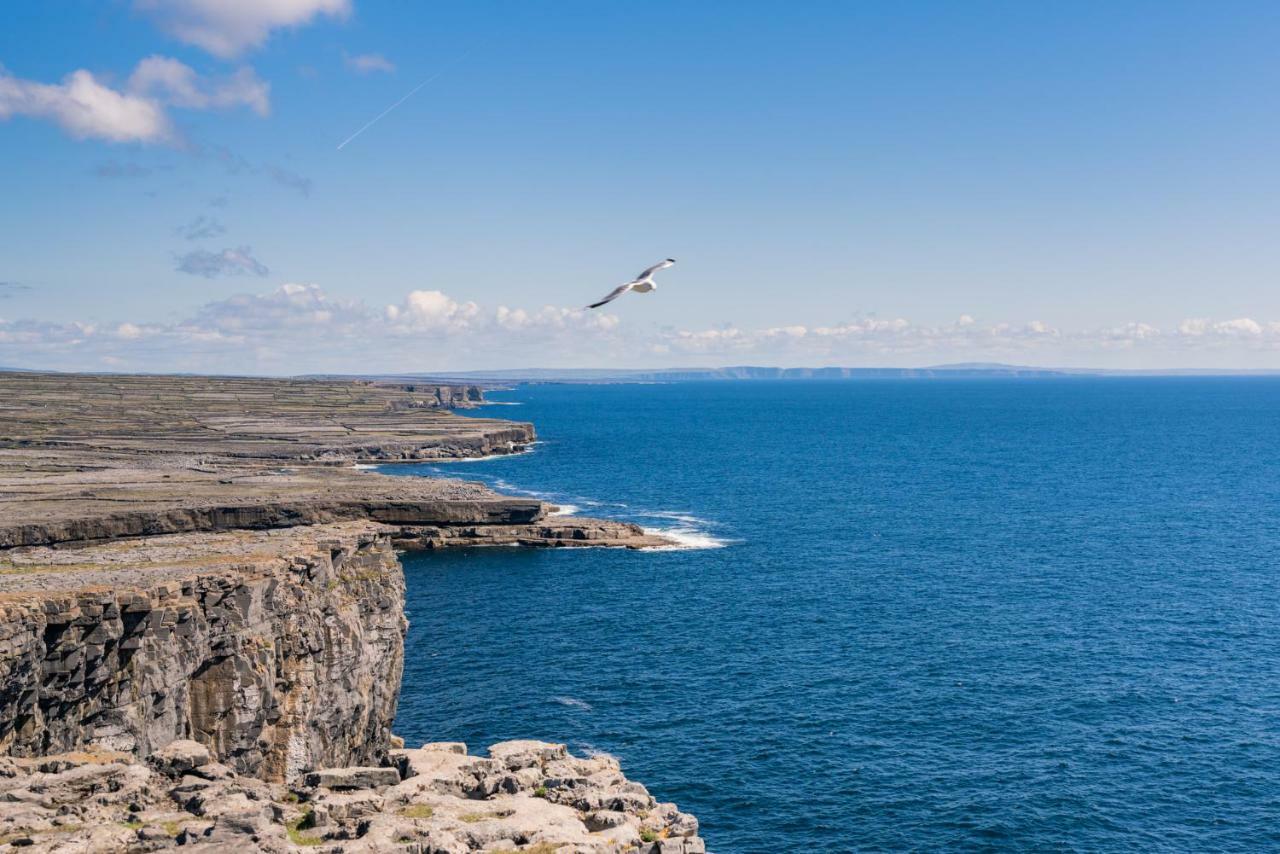 Aran Walkers Lodge Inis Mor Exterior photo